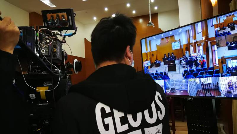 AI生成VS人工创意——扎赉诺尔区广告片拍摄公司的技术浪漫主义实践